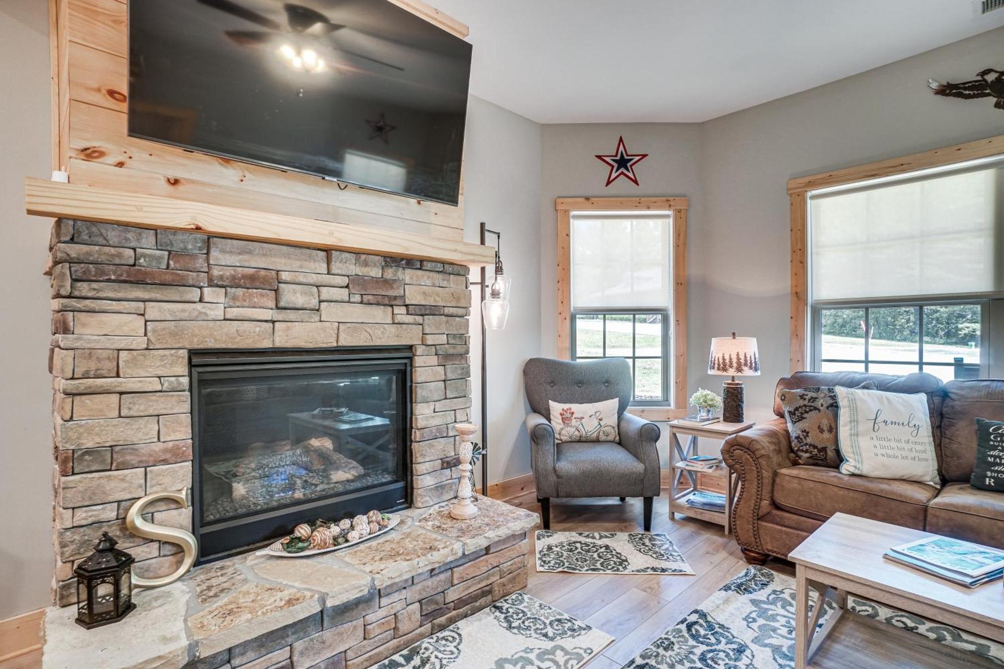 Villa Stunning Helen Getaway With Hot Tub And Ev Charger! Extérieur photo